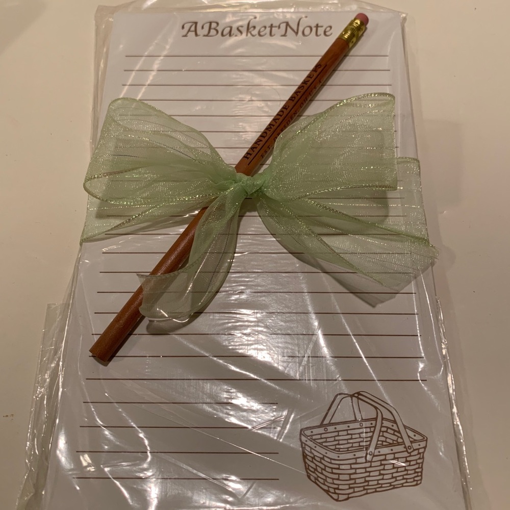 LONGABERGER NOTEPAD AND PENCIL SET.